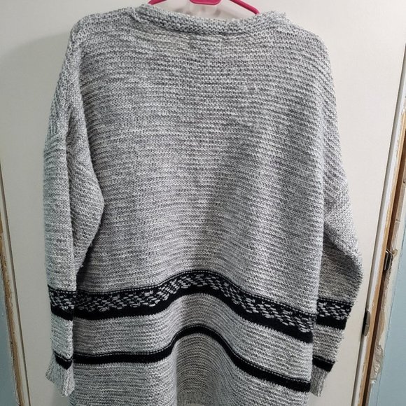 Large Urban Heritage Grey & Black Cardigan - Picture 2 of 7